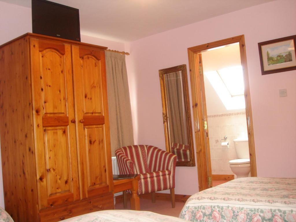 Rosmo House B&B Westport Room photo
